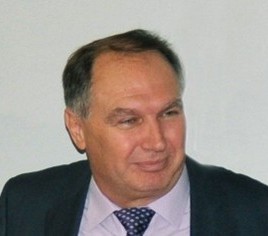 <span class="vcard">Πέτρος Καραμπίλας</span>